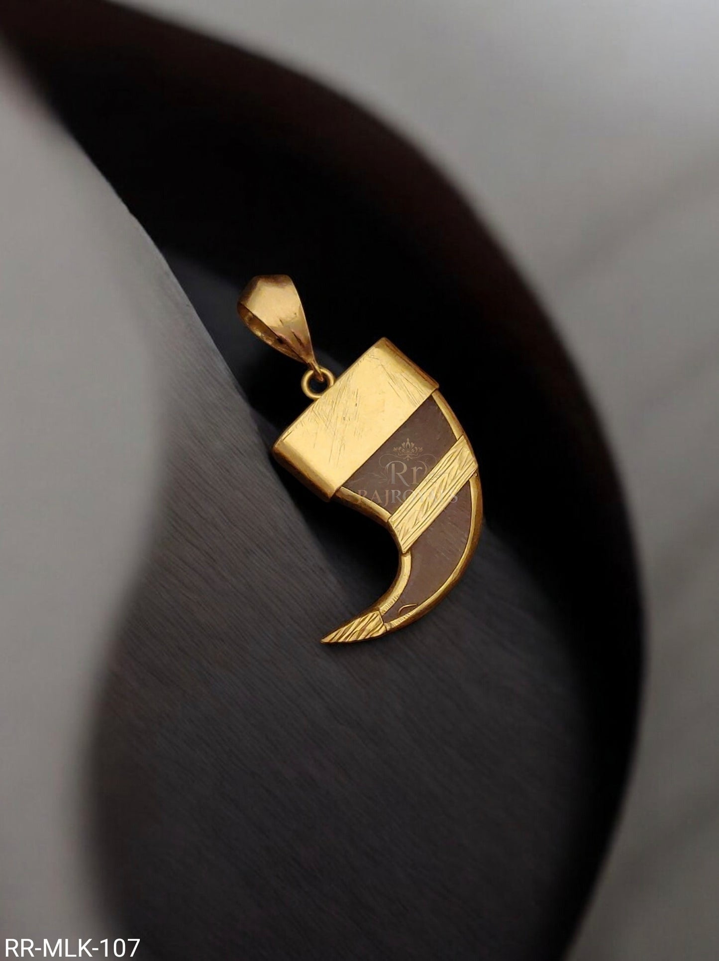 HighGold Pleted Artificial Nail Pendant RR.MLK.107